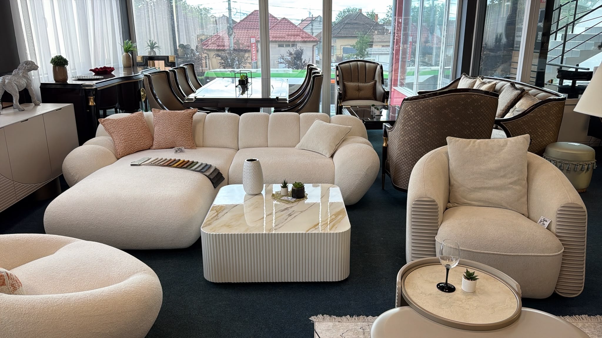Showroomul MSMLUX — zonă de prezentare a mobilierului